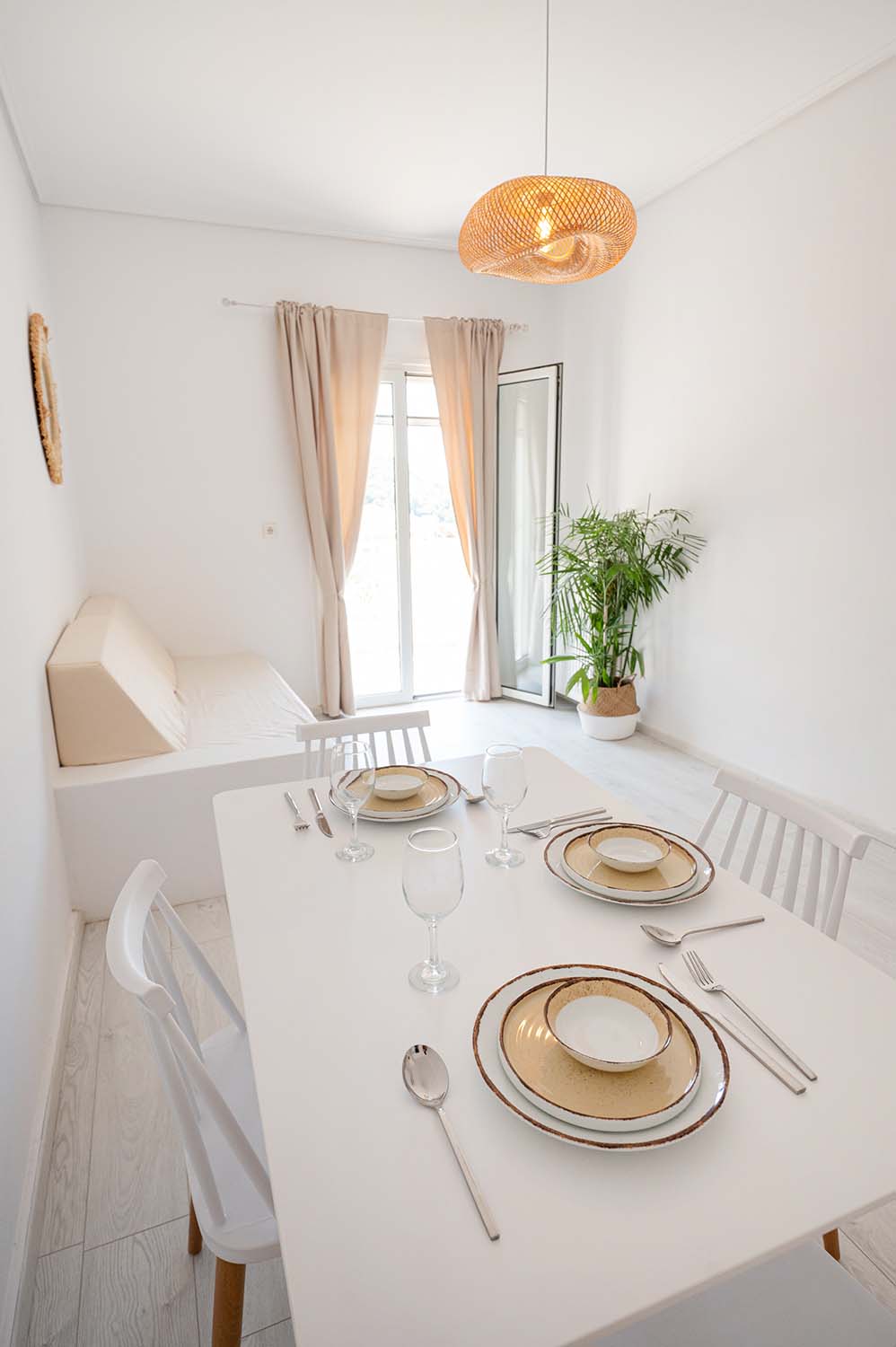 WHITE ROSE HOTEL